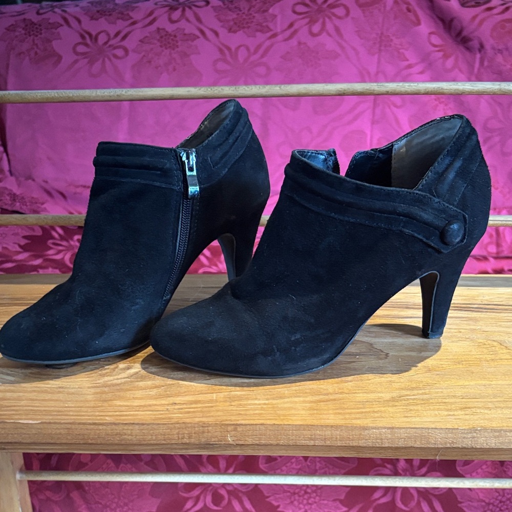 Me Too Black Suede Heeled Boots